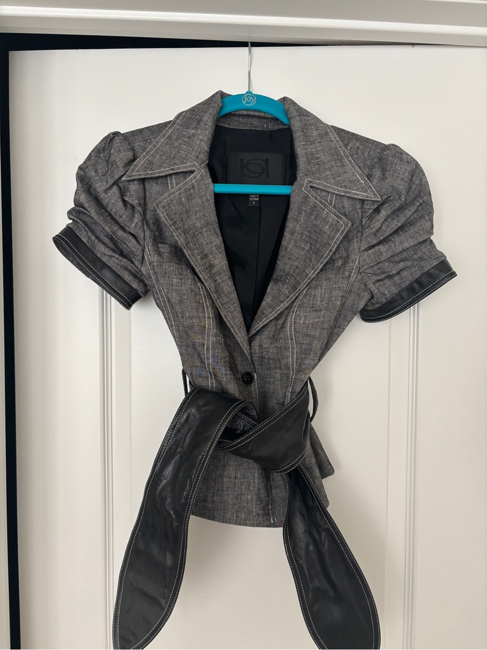 🔥bebe Gray Short-Sleeve Tailored Blazer with Reversible Black Leather/Gray Belt